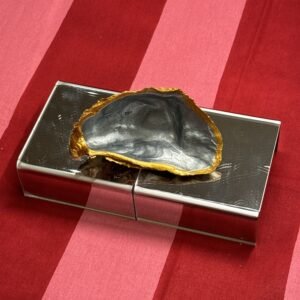 Single silver oyster