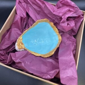 Large turquoise oyster