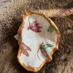 Large dragonfly oyster